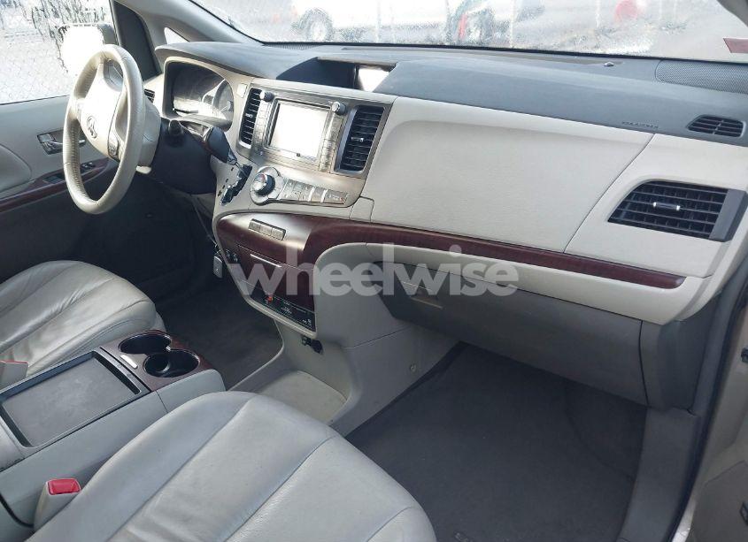 Photo 5 of 2011 Toyota Sienna XLE (VIN 5TDDK3DC7BS006329)