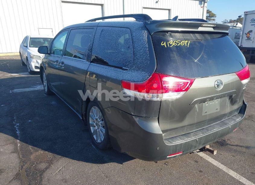 Photo 3 of 2011 Toyota Sienna XLE/LIMITED (VIN 5TDDK3DC7BS019372)