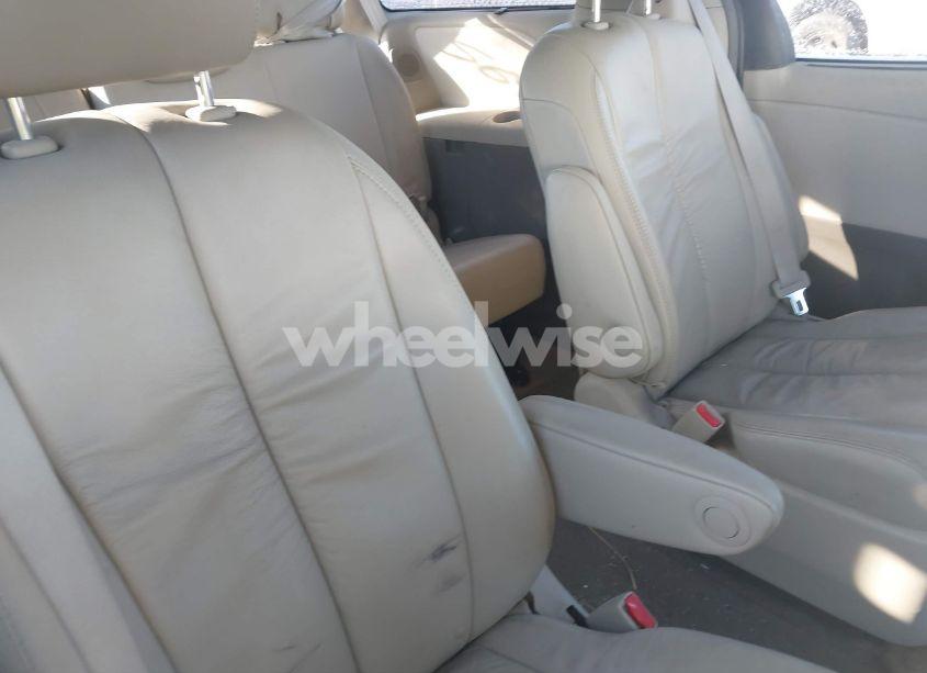 Photo 8 of 2011 Toyota Sienna XLE/LIMITED (VIN 5TDDK3DC7BS019372)