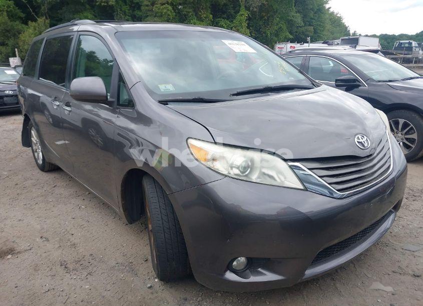 2011 Toyota Sienna XLE (VIN 5TDDK3DC7BS021218) main photo