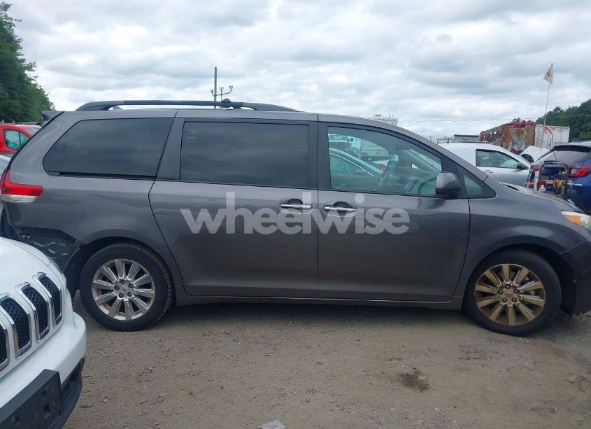 Photo 13 of 2011 Toyota Sienna XLE (VIN 5TDDK3DC7BS021218)