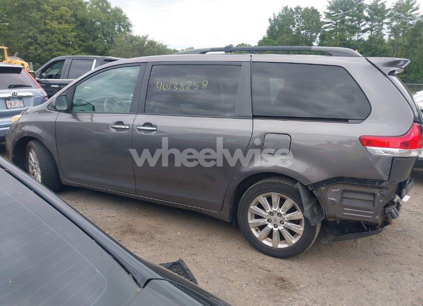 Photo 14 of 2011 Toyota Sienna XLE (VIN 5TDDK3DC7BS021218)