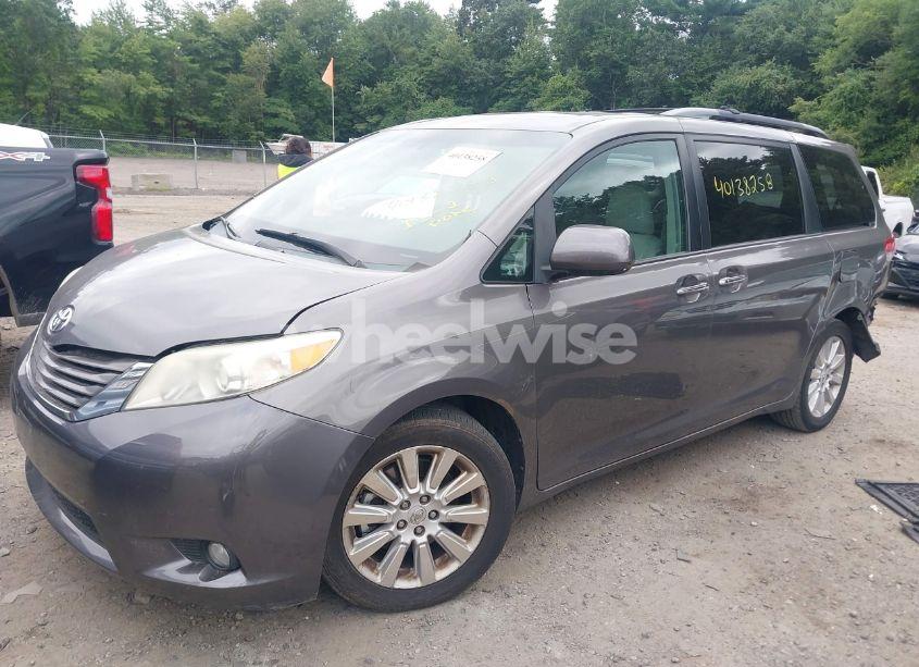 Photo 2 of 2011 Toyota Sienna XLE (VIN 5TDDK3DC7BS021218)
