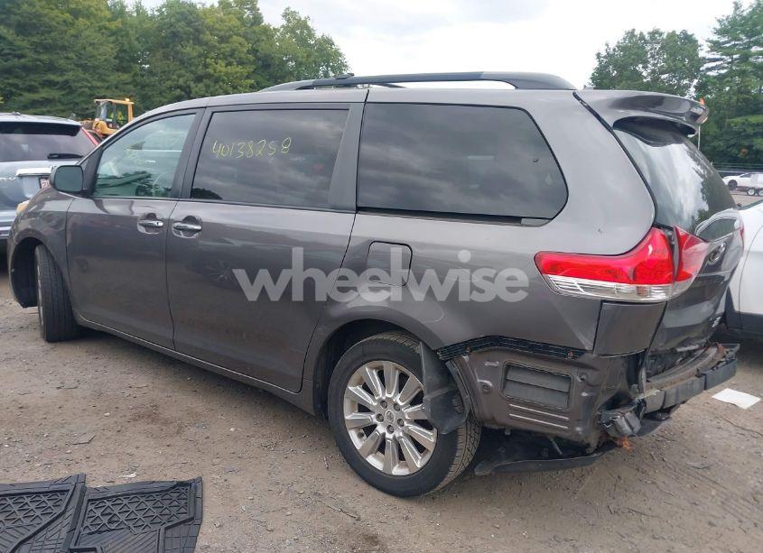 Photo 3 of 2011 Toyota Sienna XLE (VIN 5TDDK3DC7BS021218)