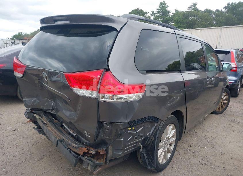 Photo 4 of 2011 Toyota Sienna XLE (VIN 5TDDK3DC7BS021218)