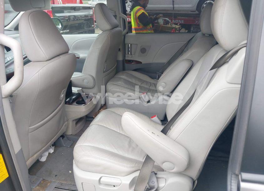 Photo 8 of 2011 Toyota Sienna XLE (VIN 5TDDK3DC7BS021218)