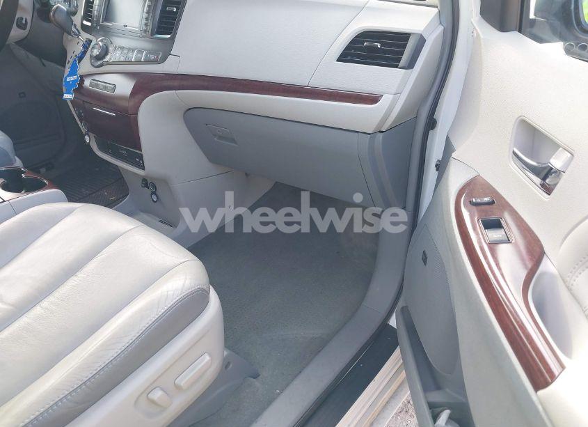 Photo 5 of 2011 Toyota Sienna XLE/LIMITED (VIN 5TDDK3DC7BS028735)