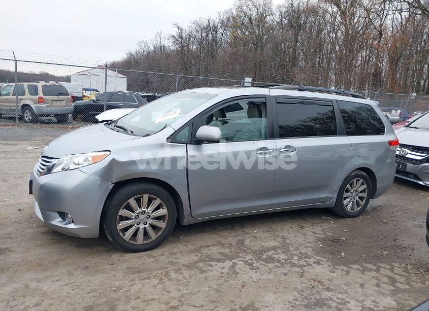 Photo 15 of 2012 Toyota Sienna XLE/LIMITED (VIN 5TDDK3DC7CS037579)
