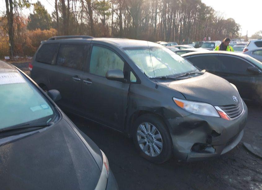 Photo 13 of 2012 Toyota Sienna XLE/LIMITED (VIN 5TDDK3DC7CS046492)