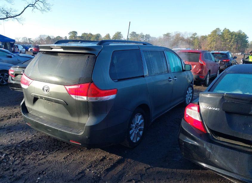 Photo 4 of 2012 Toyota Sienna XLE/LIMITED (VIN 5TDDK3DC7CS046492)