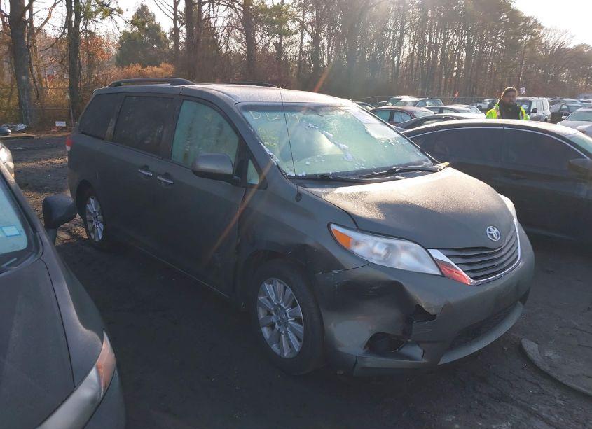 Photo 6 of 2012 Toyota Sienna XLE/LIMITED (VIN 5TDDK3DC7CS046492)