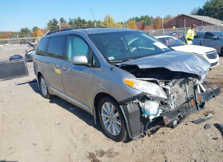 2012 Toyota Sienna XLE/LIMITED (VIN 5TDDK3DC7CS046668) main photo