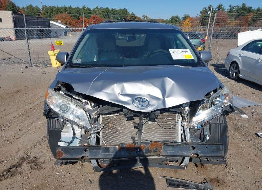 Photo 13 of 2012 Toyota Sienna XLE/LIMITED (VIN 5TDDK3DC7CS046668)