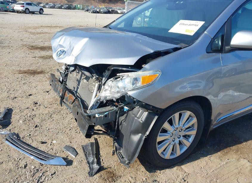 Photo 6 of 2012 Toyota Sienna XLE/LIMITED (VIN 5TDDK3DC7CS046668)