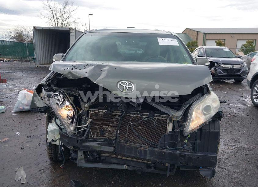 Photo 13 of 2013 Toyota Sienna XLE/LIMITED (VIN 5TDDK3DC7DS068591)