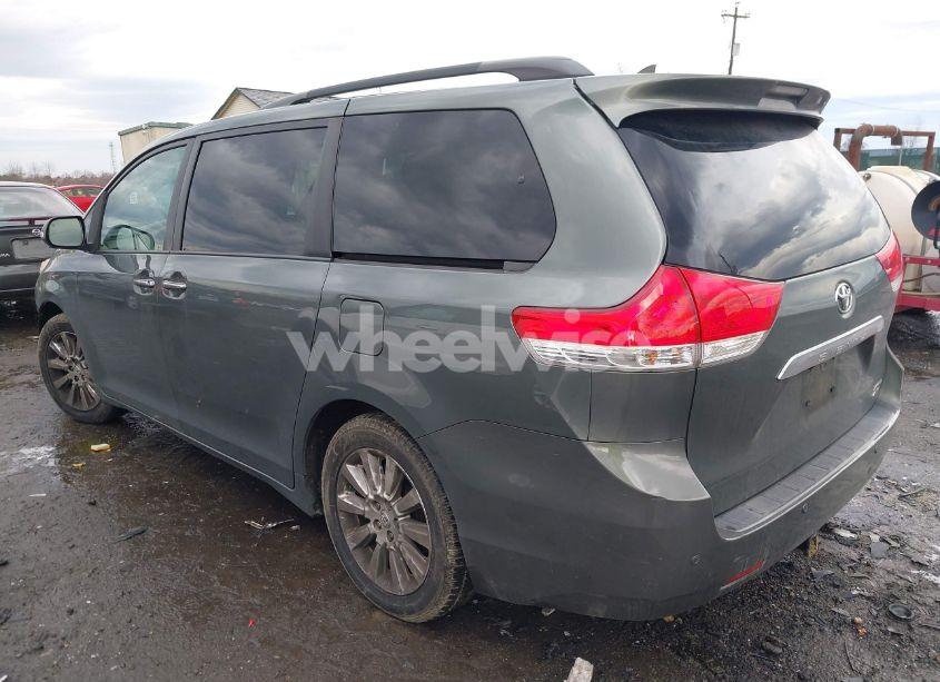 Photo 3 of 2013 Toyota Sienna XLE/LIMITED (VIN 5TDDK3DC7DS068591)