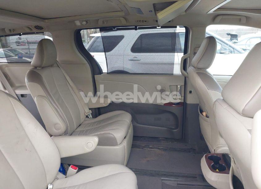 Photo 8 of 2013 Toyota Sienna XLE/LIMITED (VIN 5TDDK3DC7DS068591)