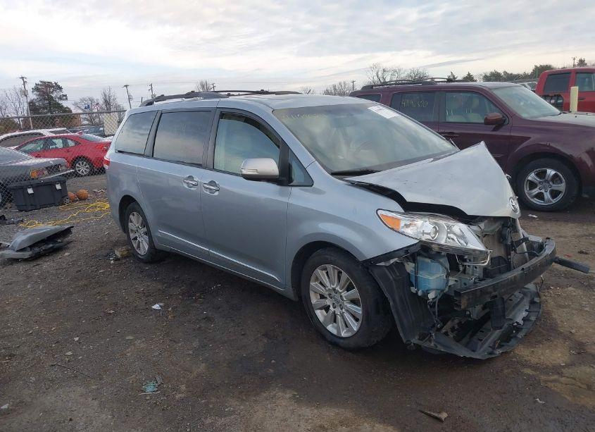 2014 Toyota Sienna XLE/LIMITED (VIN 5TDDK3DC7ES087031) main photo