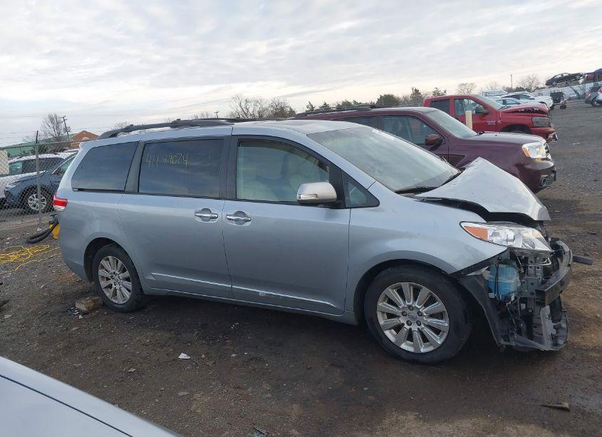 Photo 14 of 2014 Toyota Sienna XLE/LIMITED (VIN 5TDDK3DC7ES087031)