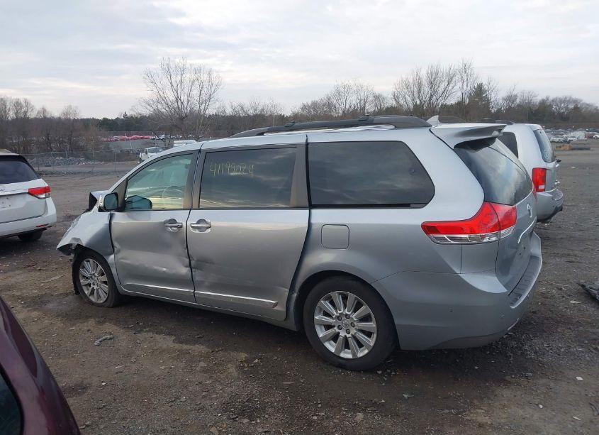 Photo 15 of 2014 Toyota Sienna XLE/LIMITED (VIN 5TDDK3DC7ES087031)
