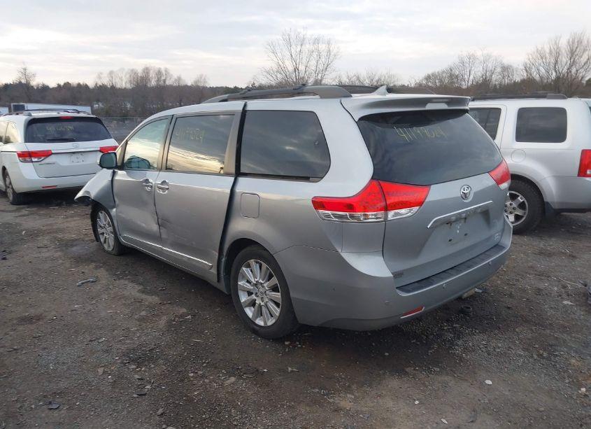 Photo 3 of 2014 Toyota Sienna XLE/LIMITED (VIN 5TDDK3DC7ES087031)