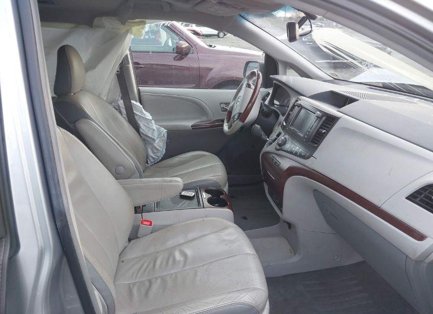 Photo 5 of 2014 Toyota Sienna XLE/LIMITED (VIN 5TDDK3DC7ES087031)