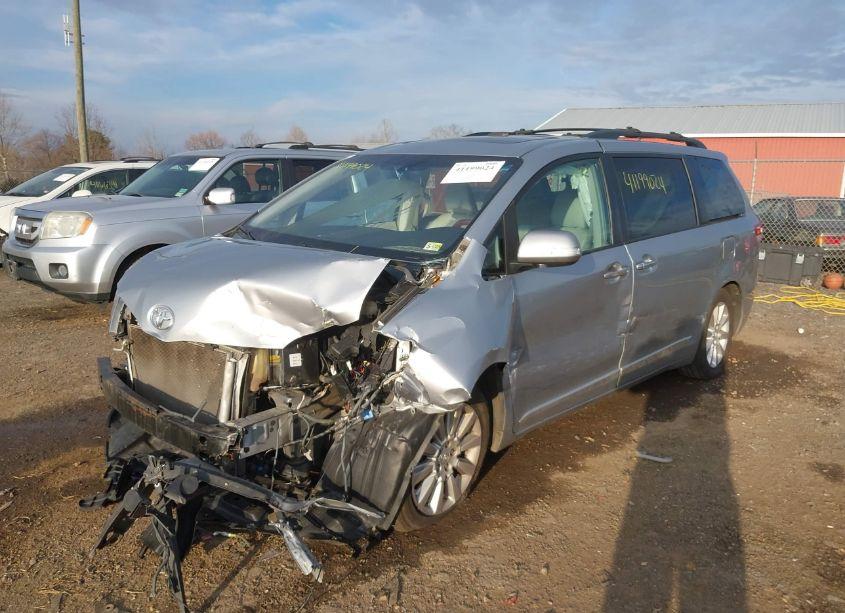 Photo 6 of 2014 Toyota Sienna XLE/LIMITED (VIN 5TDDK3DC7ES087031)