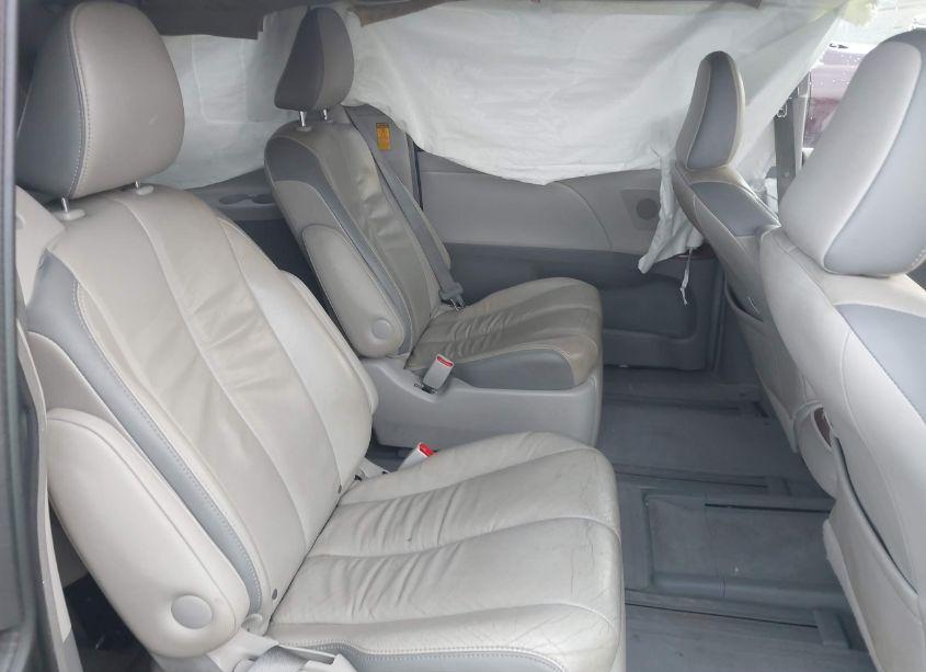Photo 8 of 2014 Toyota Sienna XLE/LIMITED (VIN 5TDDK3DC7ES087031)