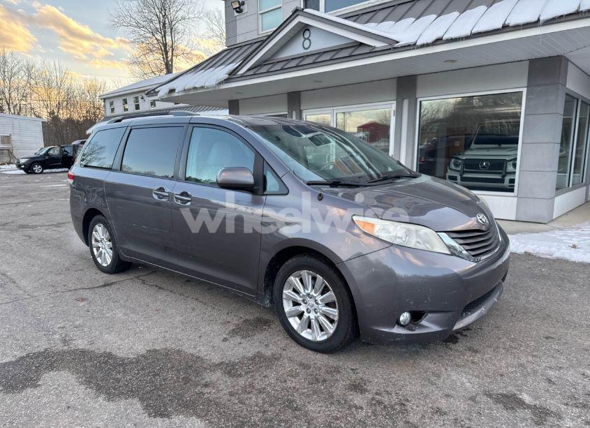 2011 Toyota Sienna XLE/LIMITED (VIN 5TDDK3DC8BS002466) main photo