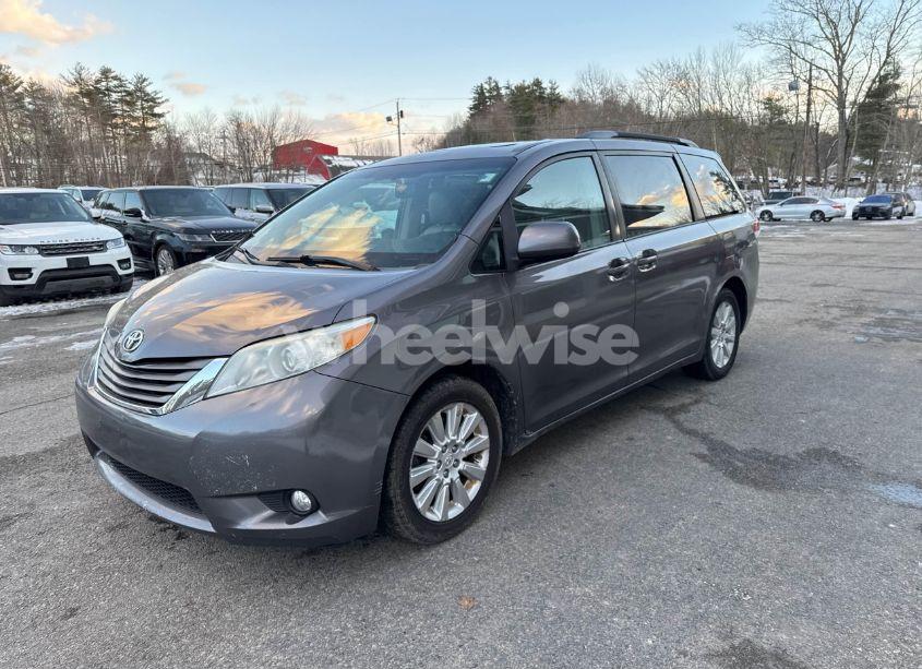 Photo 2 of 2011 Toyota Sienna XLE/LIMITED (VIN 5TDDK3DC8BS002466)
