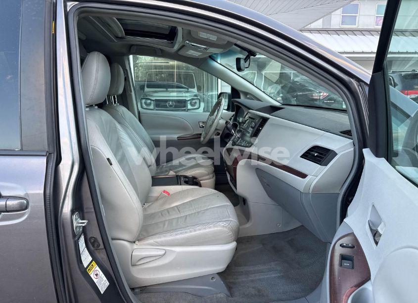 Photo 5 of 2011 Toyota Sienna XLE/LIMITED (VIN 5TDDK3DC8BS002466)