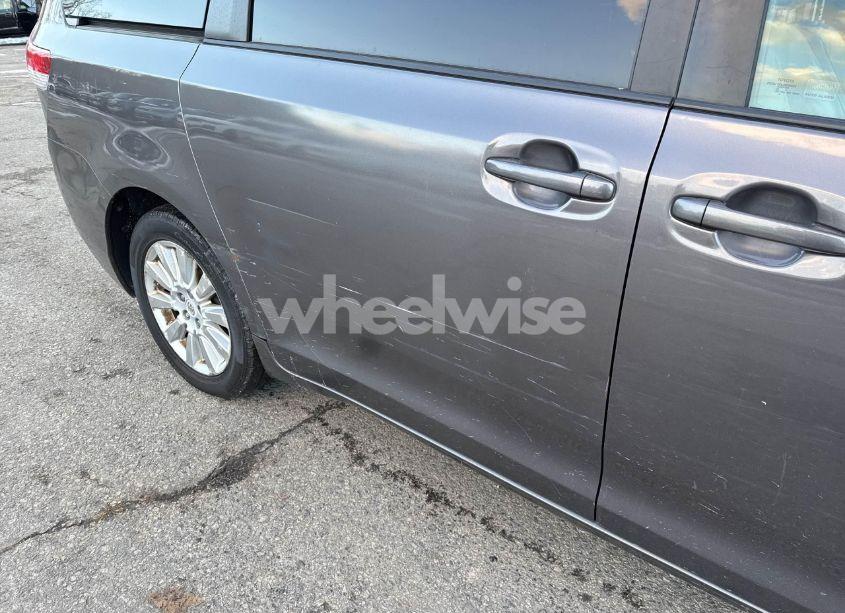 Photo 6 of 2011 Toyota Sienna XLE/LIMITED (VIN 5TDDK3DC8BS002466)