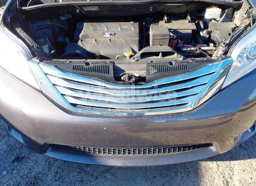 Photo 10 of 2011 Toyota Sienna XLE/LIMITED (VIN 5TDDK3DC8BS009739)