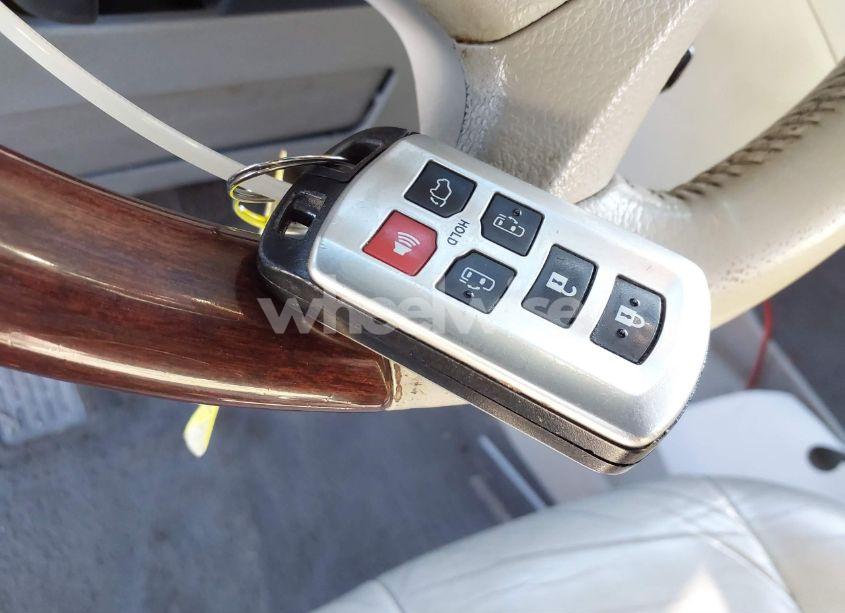 Photo 11 of 2011 Toyota Sienna XLE/LIMITED (VIN 5TDDK3DC8BS009739)