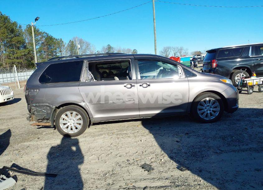 Photo 13 of 2011 Toyota Sienna XLE/LIMITED (VIN 5TDDK3DC8BS009739)