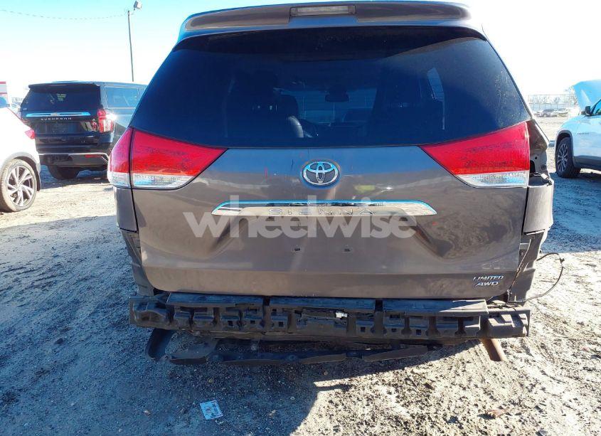 Photo 16 of 2011 Toyota Sienna XLE/LIMITED (VIN 5TDDK3DC8BS009739)