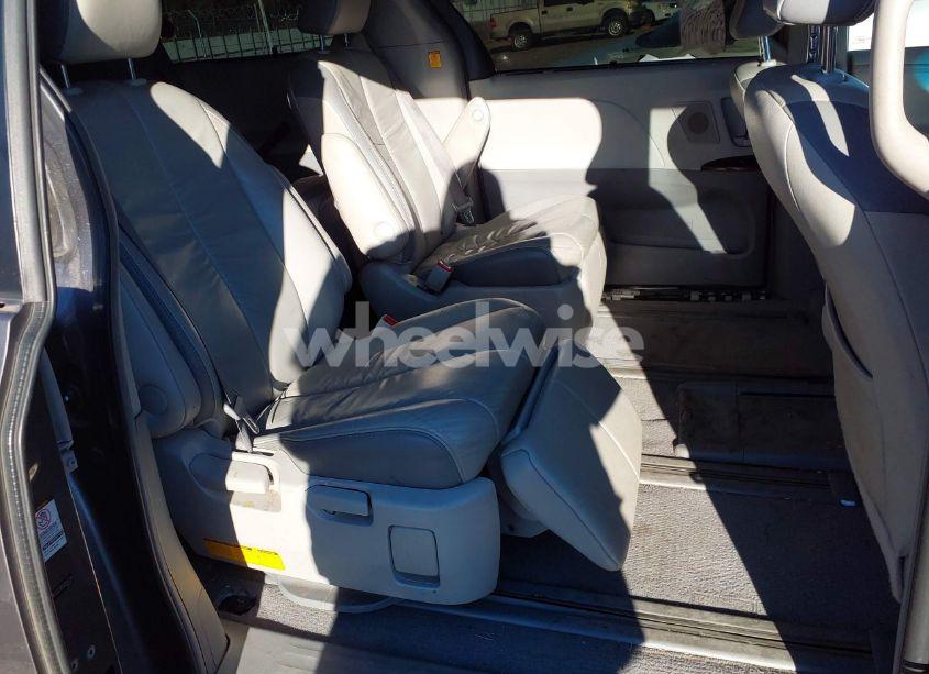 Photo 8 of 2011 Toyota Sienna XLE/LIMITED (VIN 5TDDK3DC8BS009739)