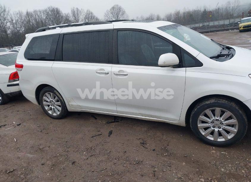 Photo 13 of 2011 Toyota Sienna XLE/LIMITED (VIN 5TDDK3DC8BS010051)