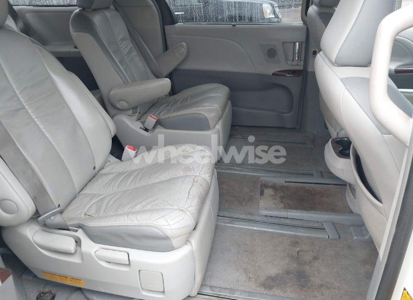 Photo 8 of 2011 Toyota Sienna XLE/LIMITED (VIN 5TDDK3DC8BS010051)