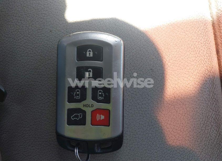 Photo 11 of 2011 Toyota Sienna LIMITED (VIN 5TDDK3DC8BS011975)