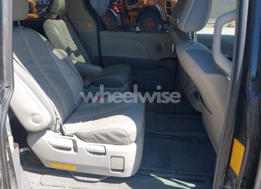 Photo 8 of 2011 Toyota Sienna LIMITED (VIN 5TDDK3DC8BS011975)