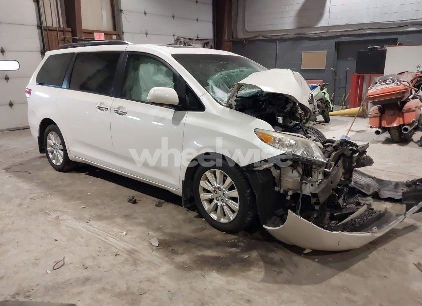 2011 Toyota Sienna XLE/LIMITED (VIN 5TDDK3DC8BS013015) main photo