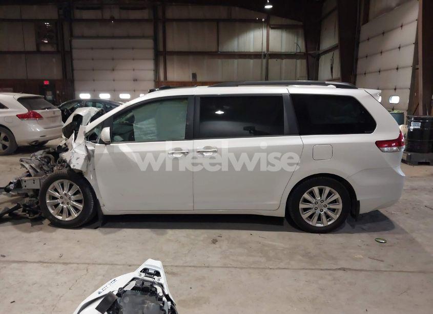 Photo 14 of 2011 Toyota Sienna XLE/LIMITED (VIN 5TDDK3DC8BS013015)