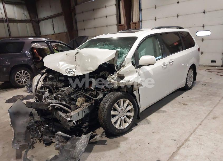 Photo 2 of 2011 Toyota Sienna XLE/LIMITED (VIN 5TDDK3DC8BS013015)