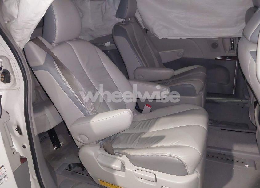 Photo 8 of 2011 Toyota Sienna XLE/LIMITED (VIN 5TDDK3DC8BS013015)