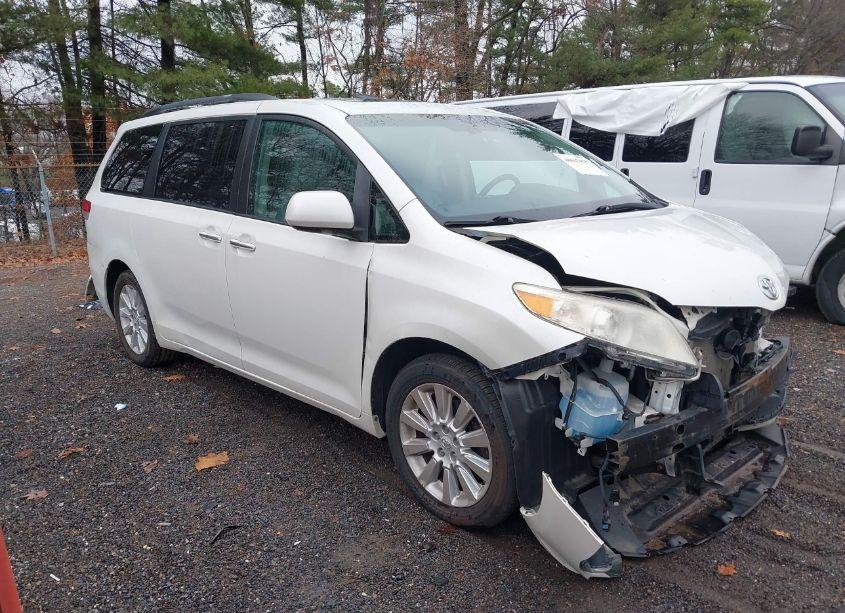 2011 Toyota Sienna XLE/LIMITED (VIN 5TDDK3DC8BS014388) main photo