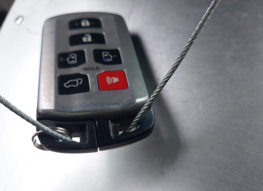 Photo 11 of 2011 Toyota Sienna XLE/LIMITED (VIN 5TDDK3DC8BS014388)