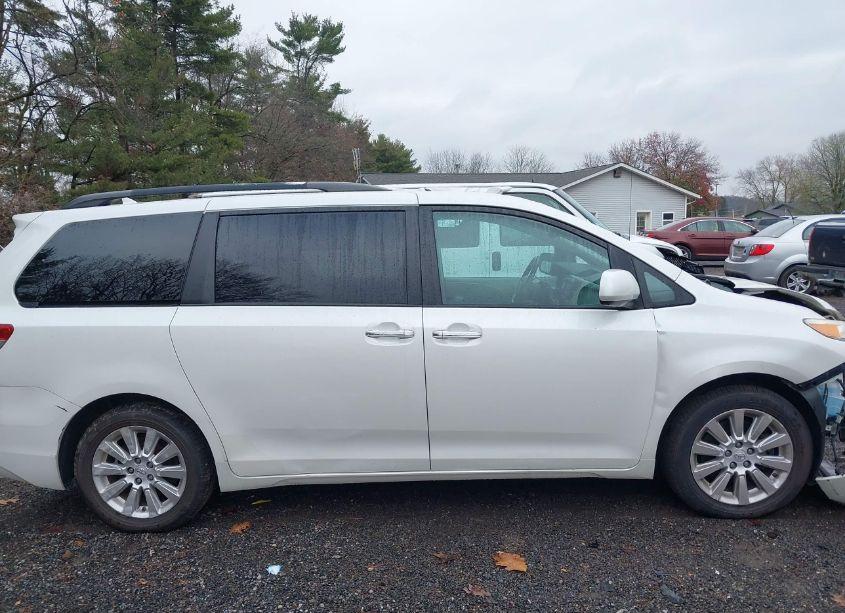 Photo 14 of 2011 Toyota Sienna XLE/LIMITED (VIN 5TDDK3DC8BS014388)