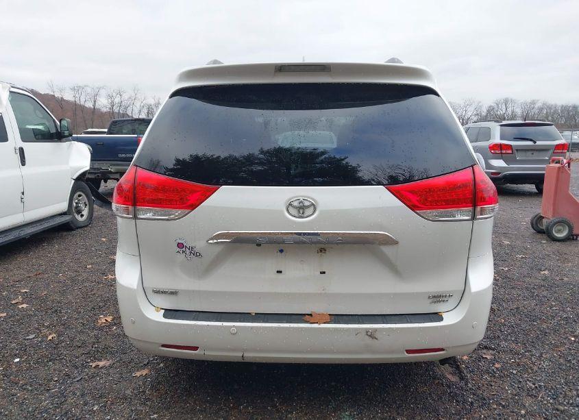Photo 17 of 2011 Toyota Sienna XLE/LIMITED (VIN 5TDDK3DC8BS014388)
