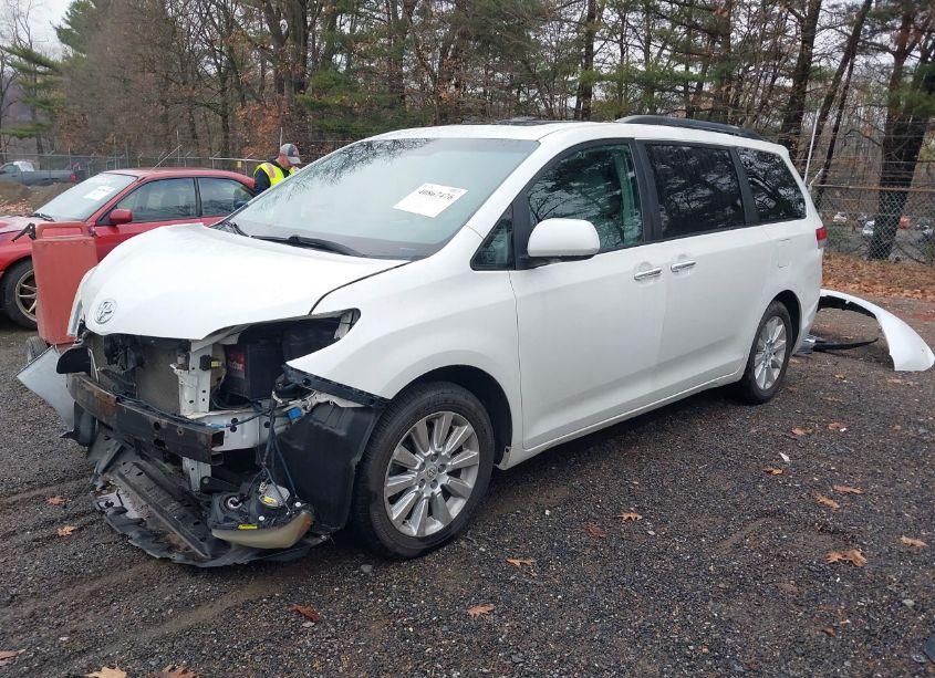 Photo 2 of 2011 Toyota Sienna XLE/LIMITED (VIN 5TDDK3DC8BS014388)